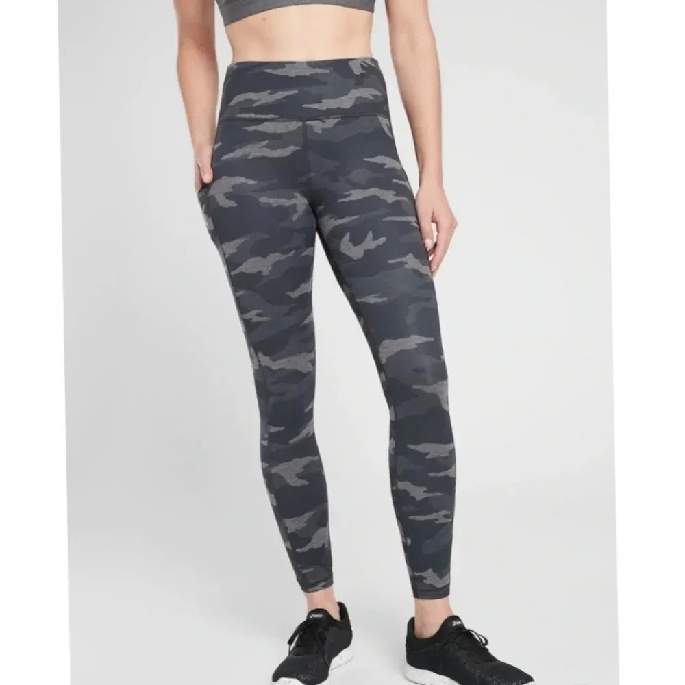 New Athleta ultimate 7/8 camo tight